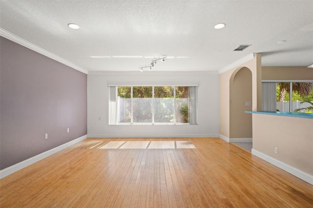 2725 N MYRTLE AVENUE, Tampa, FL 33602