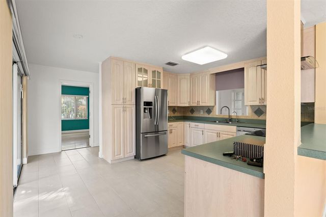 2725 N MYRTLE AVENUE, Tampa, FL 33602