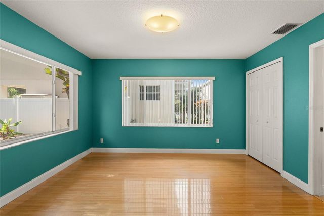 2725 N MYRTLE AVENUE, Tampa, FL 33602