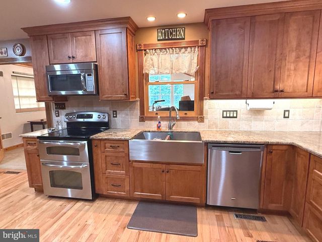 19 VALERIE DR, Elizabethtown, PA 17022