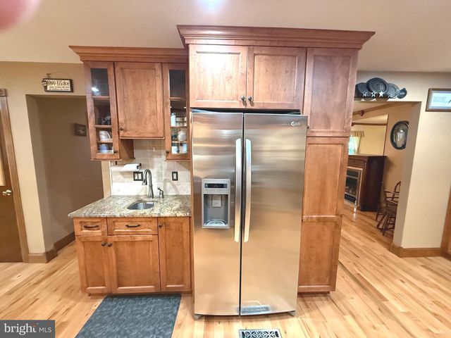 19 VALERIE DR, Elizabethtown, PA 17022