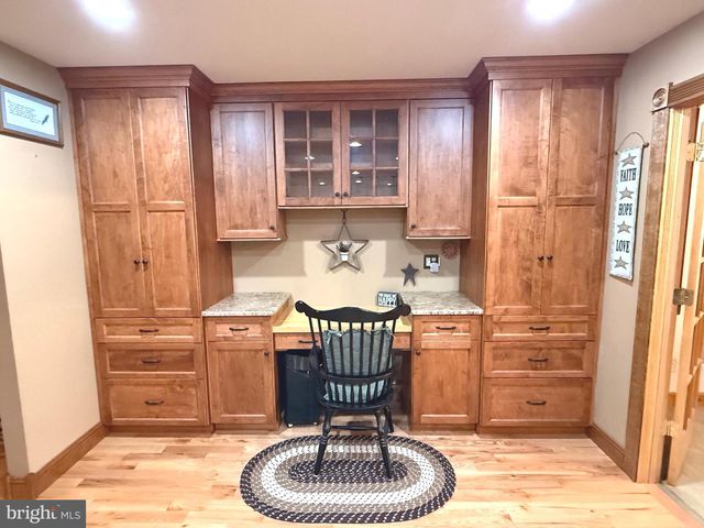 19 VALERIE DR, Elizabethtown, PA 17022