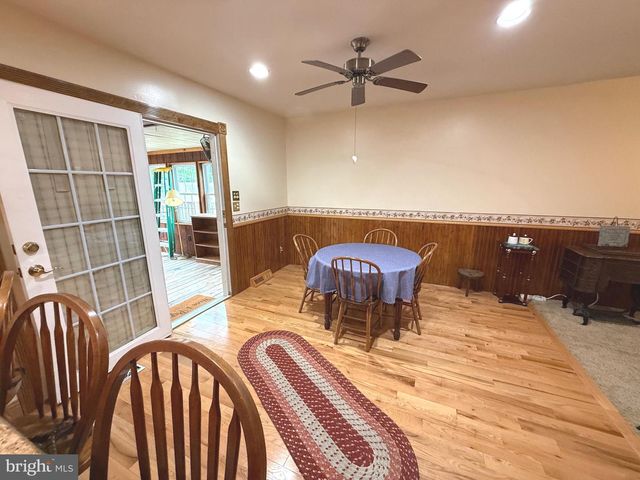19 VALERIE DR, Elizabethtown, PA 17022