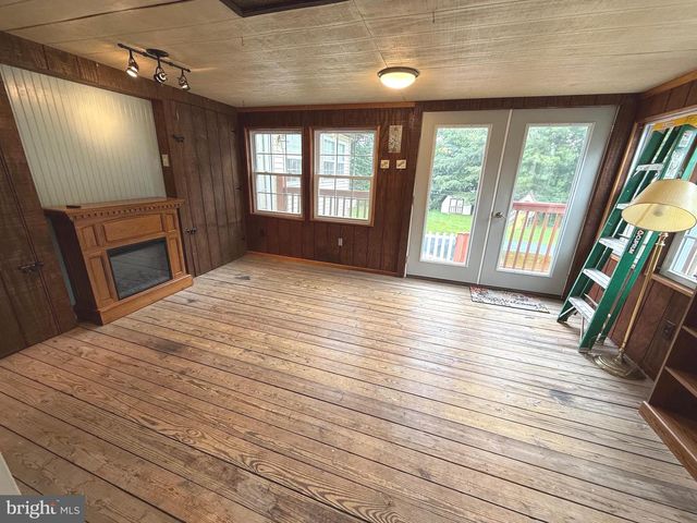 19 VALERIE DR, Elizabethtown, PA 17022