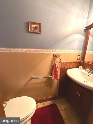 19 VALERIE DR, Elizabethtown, PA 17022