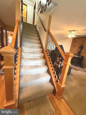 19 VALERIE DR, Elizabethtown, PA 17022