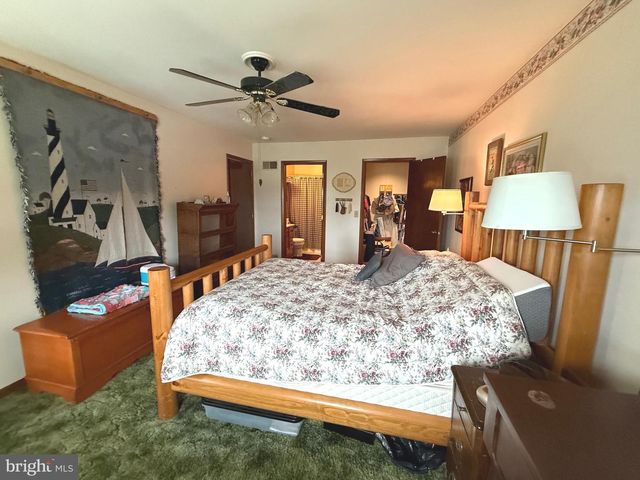 19 VALERIE DR, Elizabethtown, PA 17022