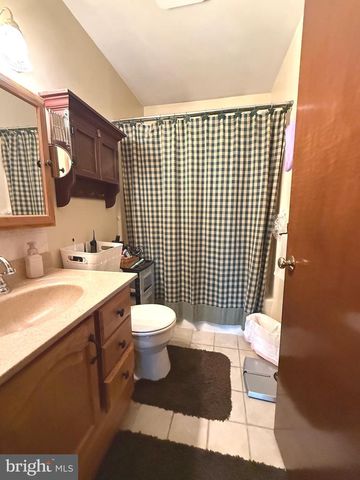 19 VALERIE DR, Elizabethtown, PA 17022