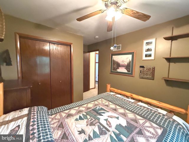 19 VALERIE DR, Elizabethtown, PA 17022