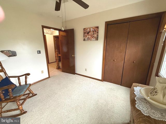 19 VALERIE DR, Elizabethtown, PA 17022