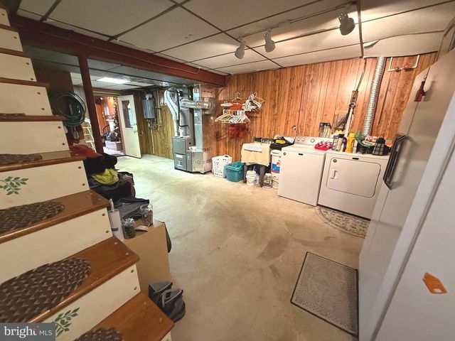 19 VALERIE DR, Elizabethtown, PA 17022