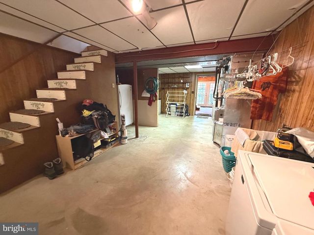 19 VALERIE DR, Elizabethtown, PA 17022