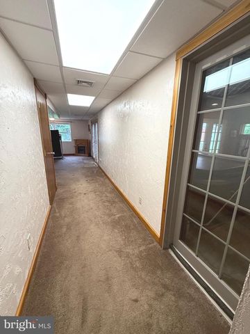 19 VALERIE DR, Elizabethtown, PA 17022