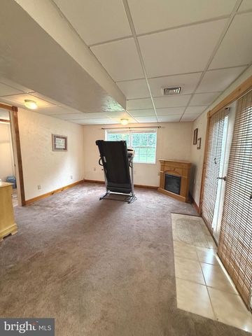 19 VALERIE DR, Elizabethtown, PA 17022