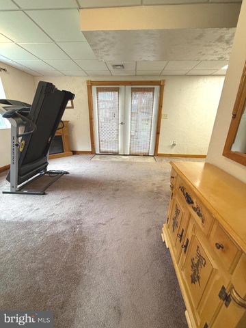19 VALERIE DR, Elizabethtown, PA 17022