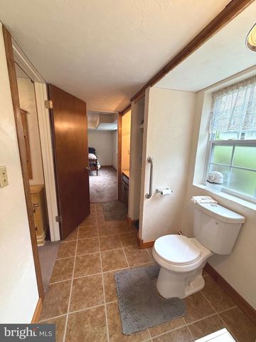 19 VALERIE DR, Elizabethtown, PA 17022