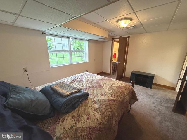 19 VALERIE DR, Elizabethtown, PA 17022