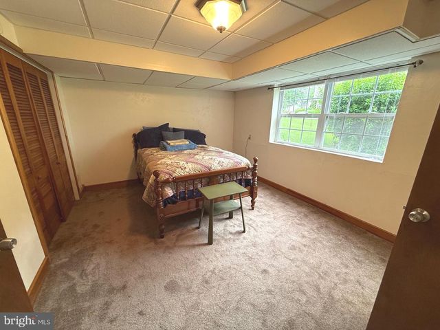 19 VALERIE DR, Elizabethtown, PA 17022