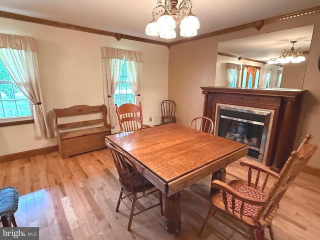 19 VALERIE DR, Elizabethtown, PA 17022