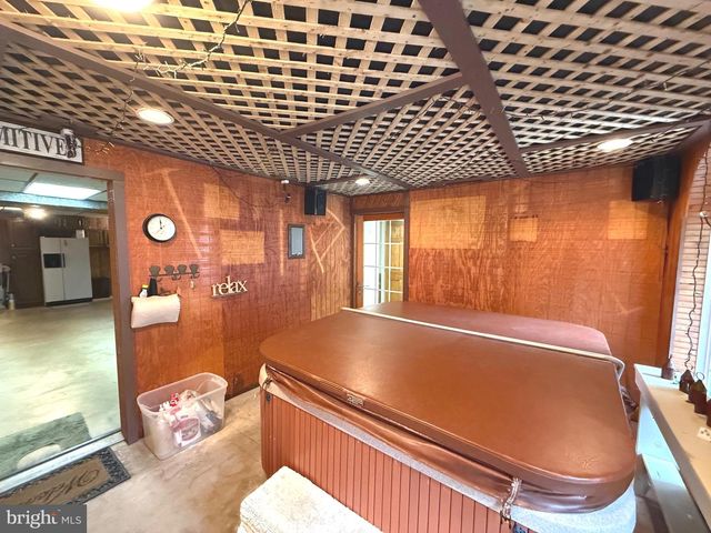 19 VALERIE DR, Elizabethtown, PA 17022