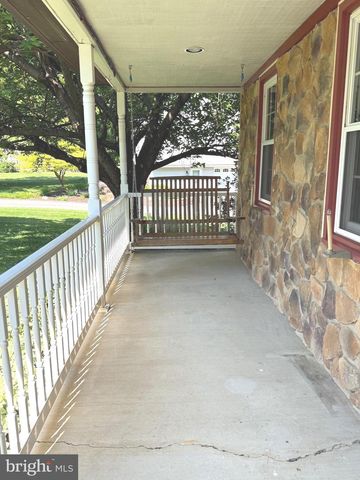 19 VALERIE DR, Elizabethtown, PA 17022