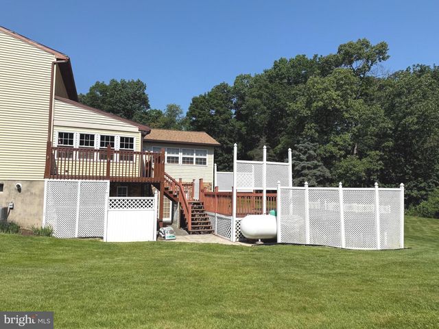 19 VALERIE DR, Elizabethtown, PA 17022