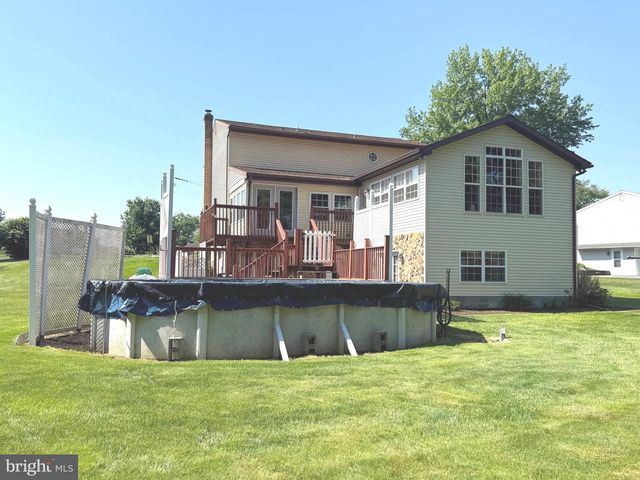 19 VALERIE DR, Elizabethtown, PA 17022