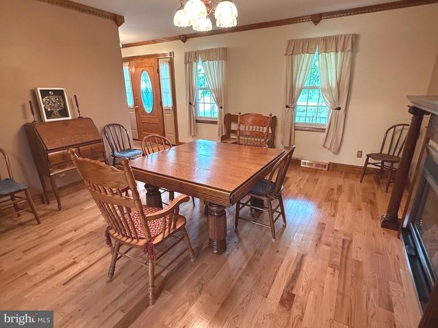 19 VALERIE DR, Elizabethtown, PA 17022