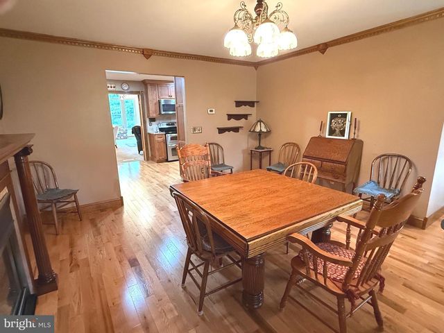 19 VALERIE DR, Elizabethtown, PA 17022