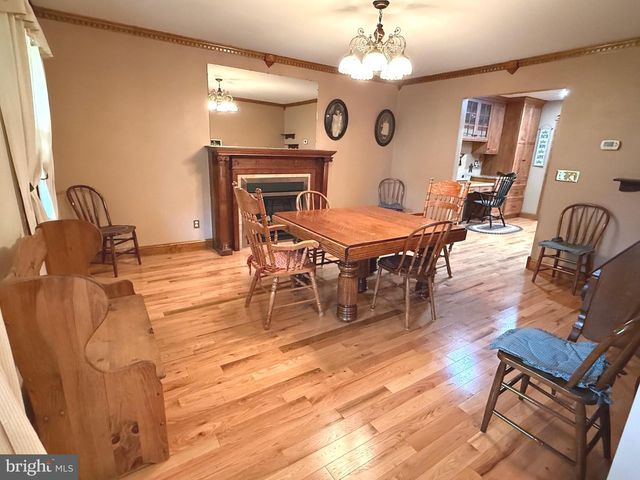 19 VALERIE DR, Elizabethtown, PA 17022