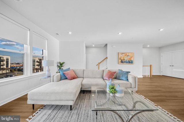 43730 TRANSIT SQ, Ashburn, VA 20147