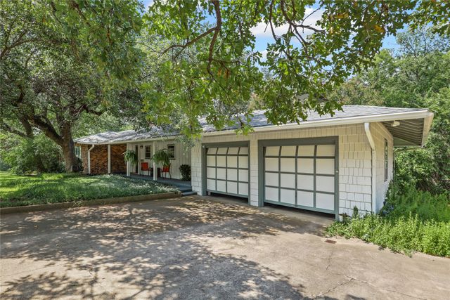 2015 W Lotus Avenue, Fort Worth, TX 76111
