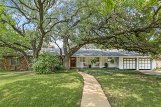 2015 W Lotus Avenue, Fort Worth, TX 76111
