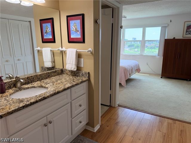 1660 Pine Valley DR 402, Fort Myers, FL 33907
