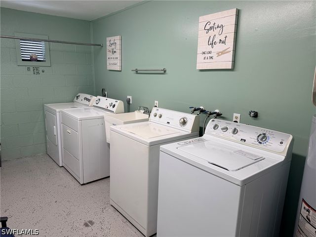 1660 Pine Valley DR 402, Fort Myers, FL 33907