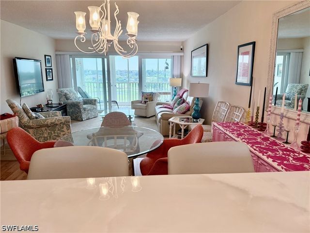 1660 Pine Valley DR 402, Fort Myers, FL 33907