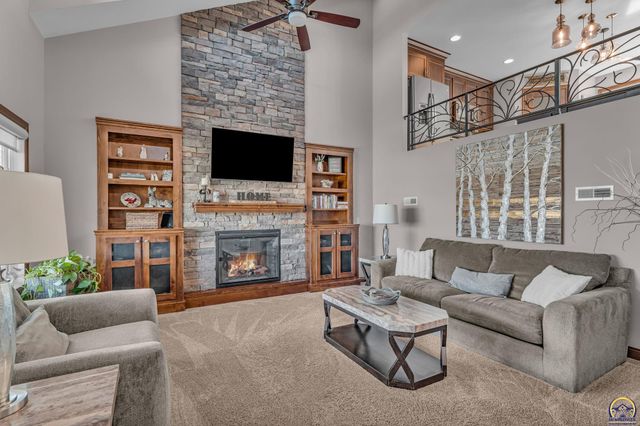 5437 SW Westport DR, Topeka, KS 66610