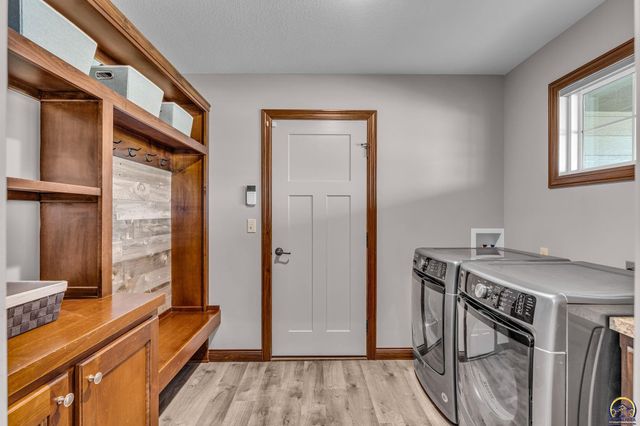 5437 SW Westport DR, Topeka, KS 66610