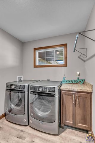5437 SW Westport DR, Topeka, KS 66610