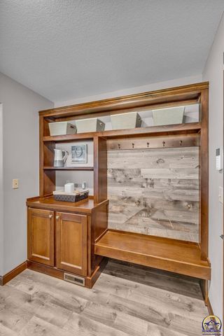 5437 SW Westport DR, Topeka, KS 66610