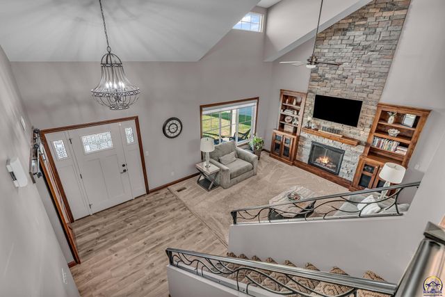 5437 SW Westport DR, Topeka, KS 66610