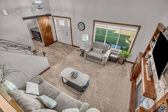 5437 SW Westport DR, Topeka, KS 66610