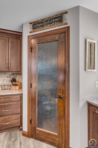 5437 SW Westport DR, Topeka, KS 66610