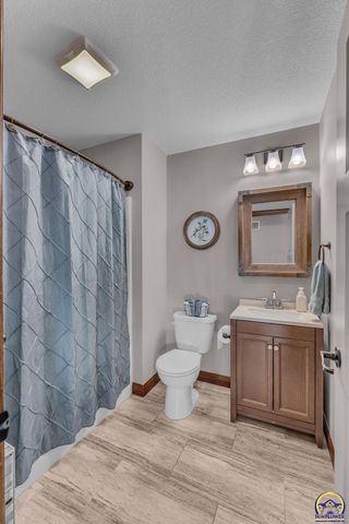 5437 SW Westport DR, Topeka, KS 66610