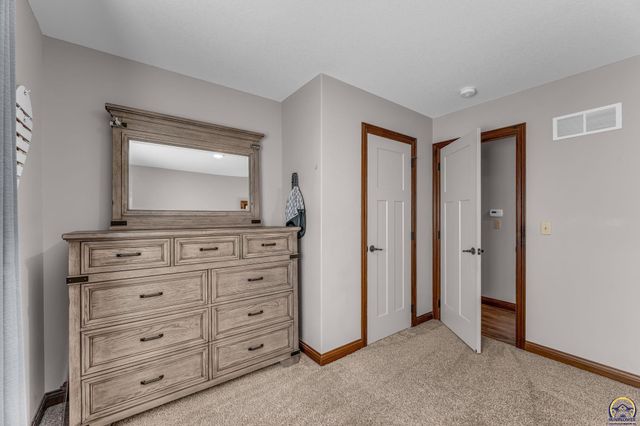 5437 SW Westport DR, Topeka, KS 66610