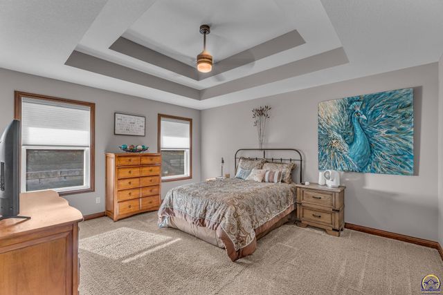 5437 SW Westport DR, Topeka, KS 66610