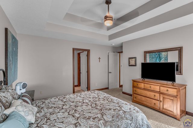 5437 SW Westport DR, Topeka, KS 66610