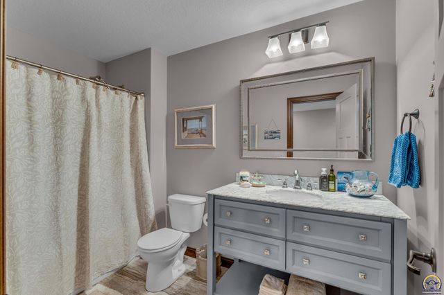5437 SW Westport DR, Topeka, KS 66610
