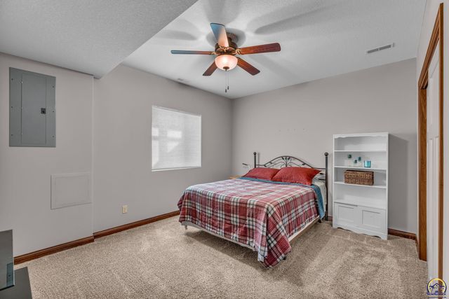 5437 SW Westport DR, Topeka, KS 66610