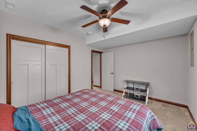 5437 SW Westport DR, Topeka, KS 66610